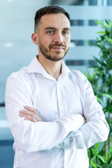 Fotografia profesională a echipei Oprea Cristian, CTO & Co-Founder la UP2DATE SOFTWARE