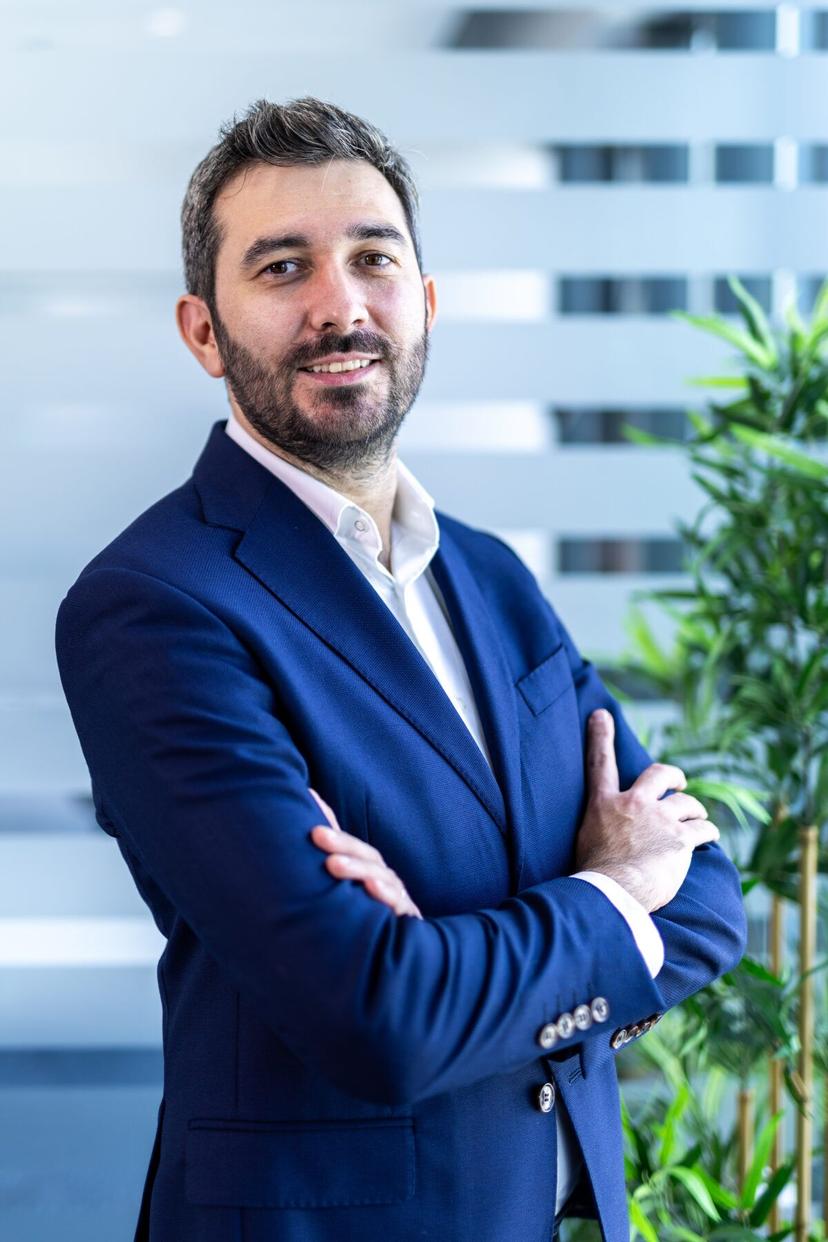 Fotografia profesională a echipei Marius Gheorghe, CEO & Co-Founder la UP2DATE SOFTWARE